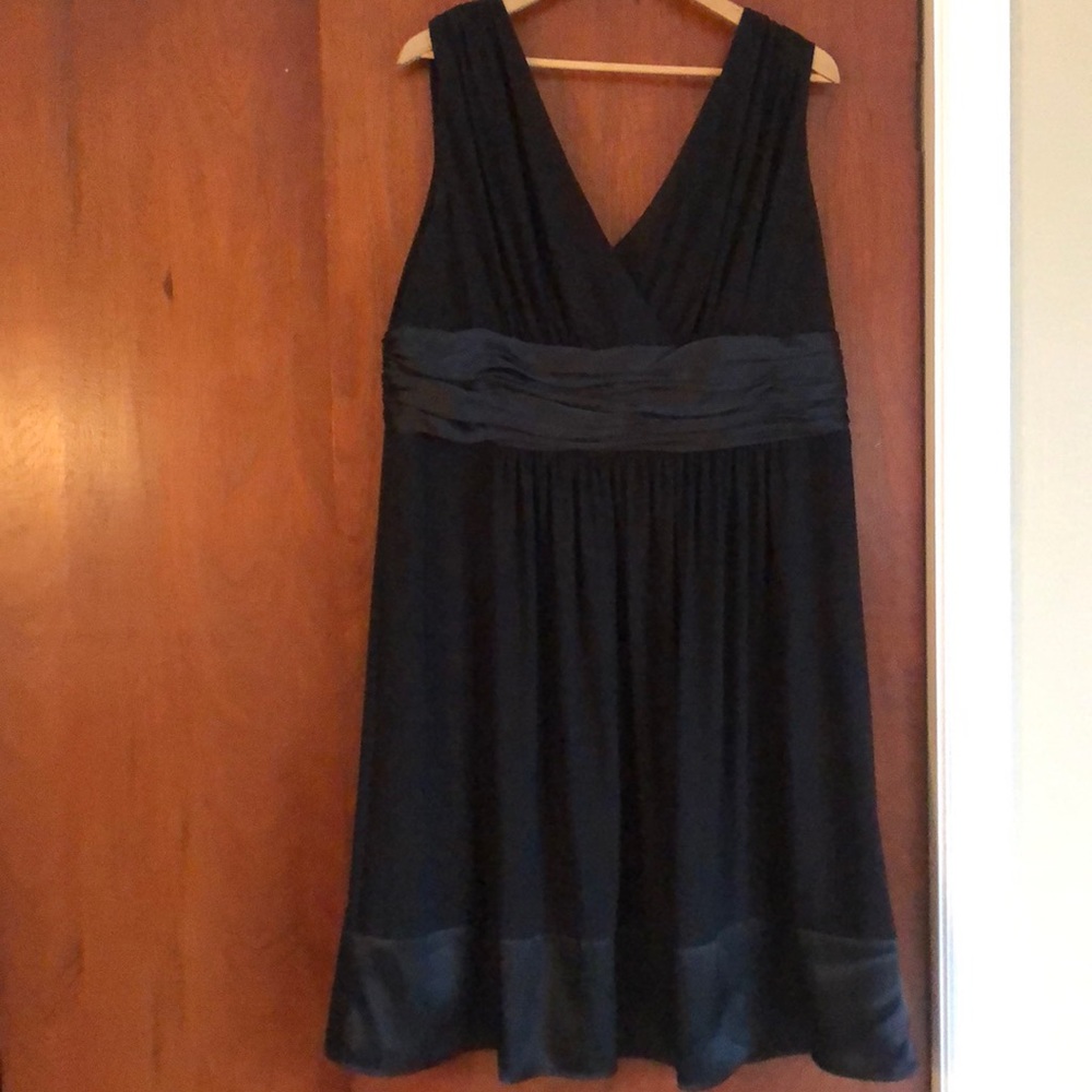 BRAND NEW!! Black Jones Studio Dress!